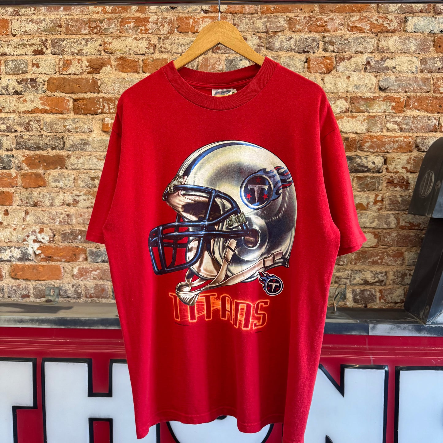 2001 Tennessee Titans Helmet T-Shirt L