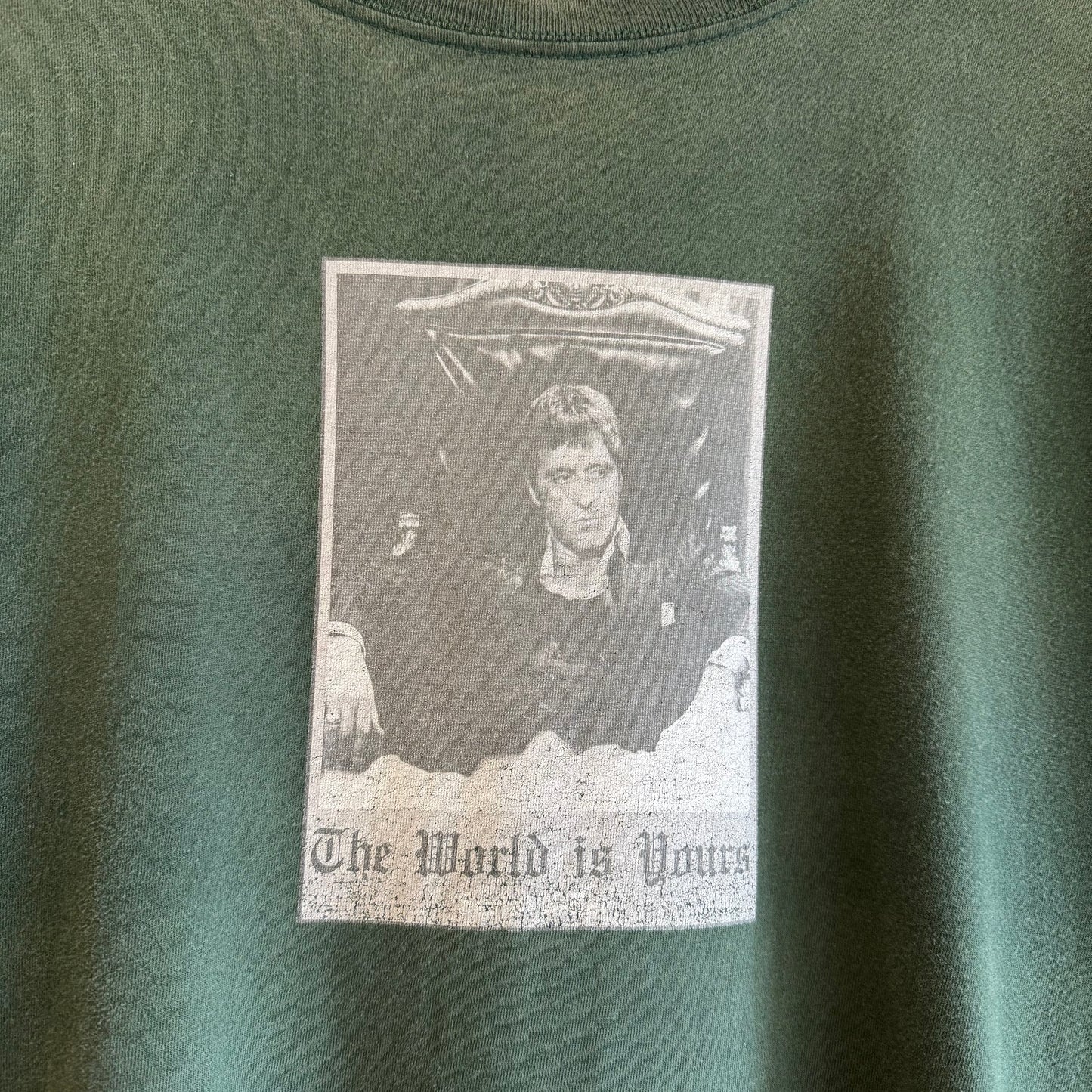 90s Serial Killer “The World is Yours” Tony Montana T-Shirt XL