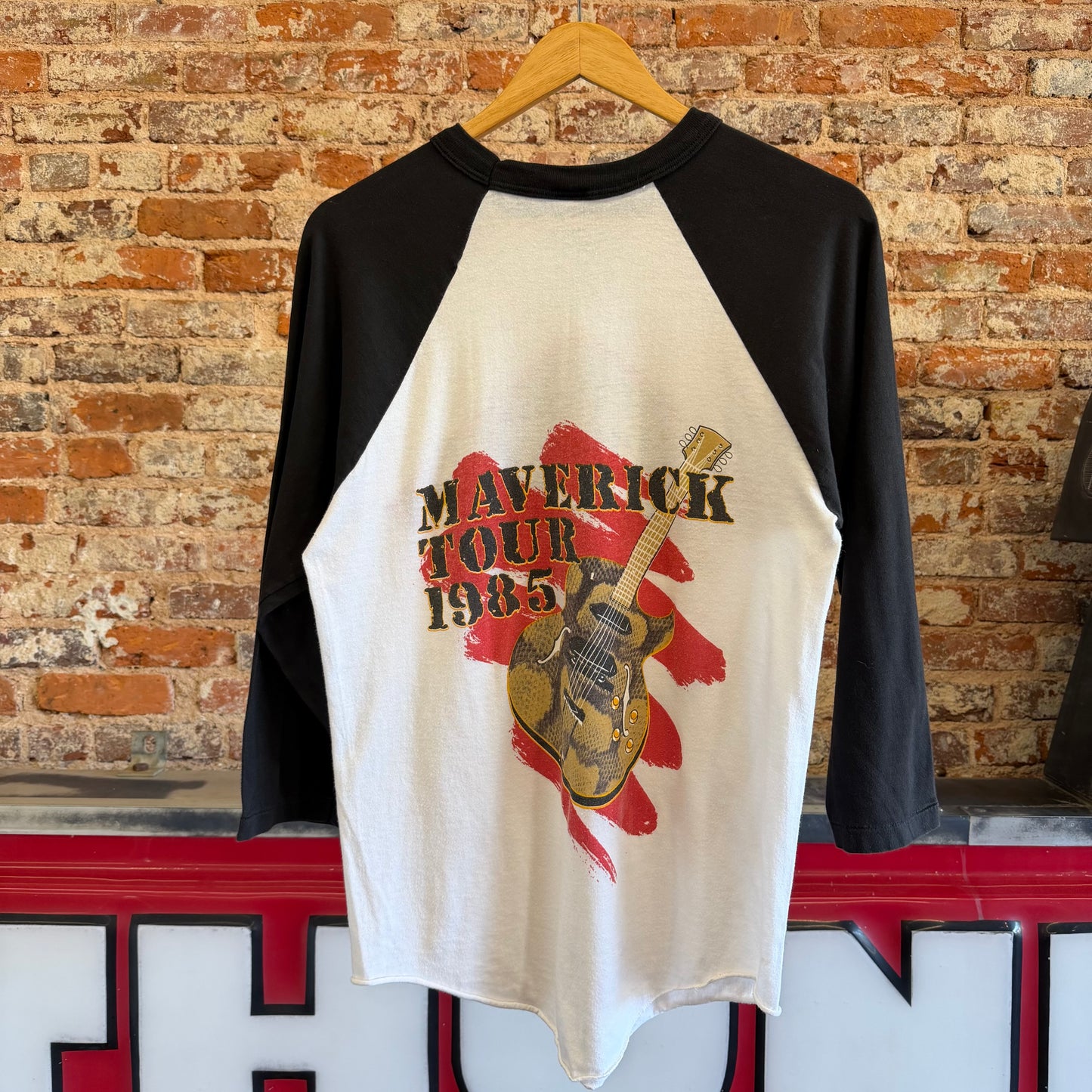 1985 George Thorogood and The Delaware Destroyers “Maverick” Tour Raglan Size L