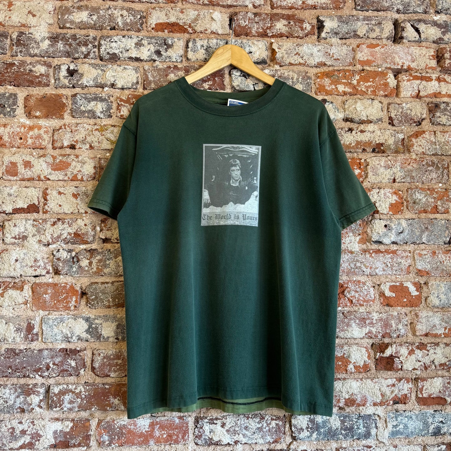 90s Serial Killer “The World is Yours” Tony Montana T-Shirt XL