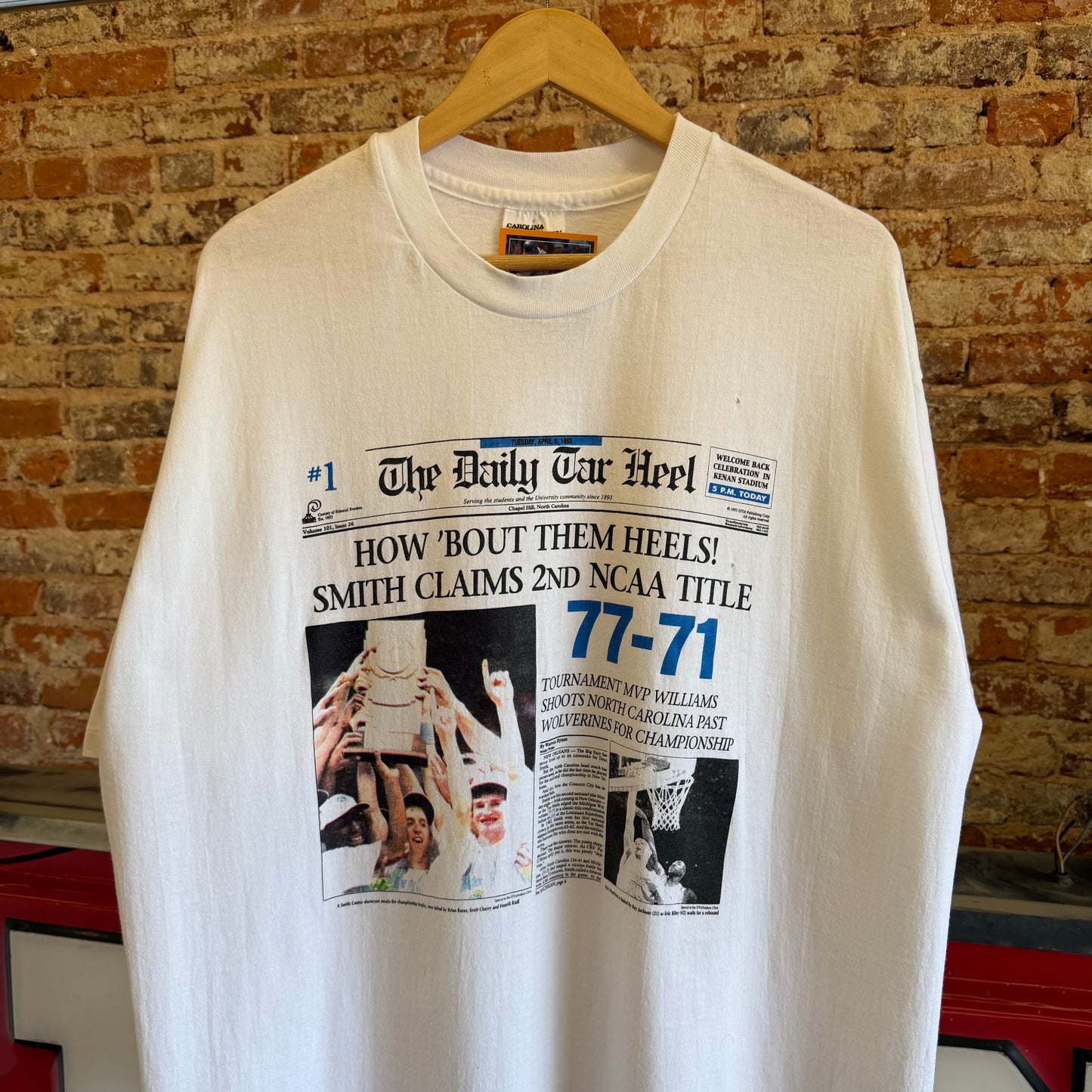 1993 UNC Tarheels Newspaper Print T-Shirt XXL