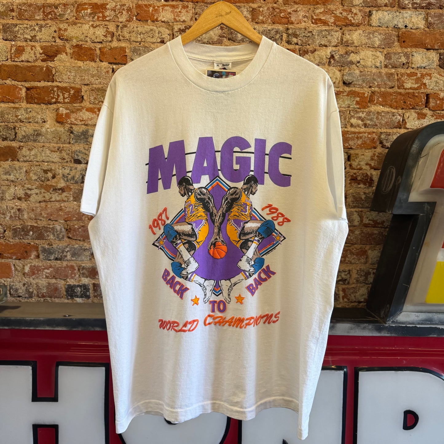 1988 Magic Johnson “Back To Back World Champions” T-Shirt XL