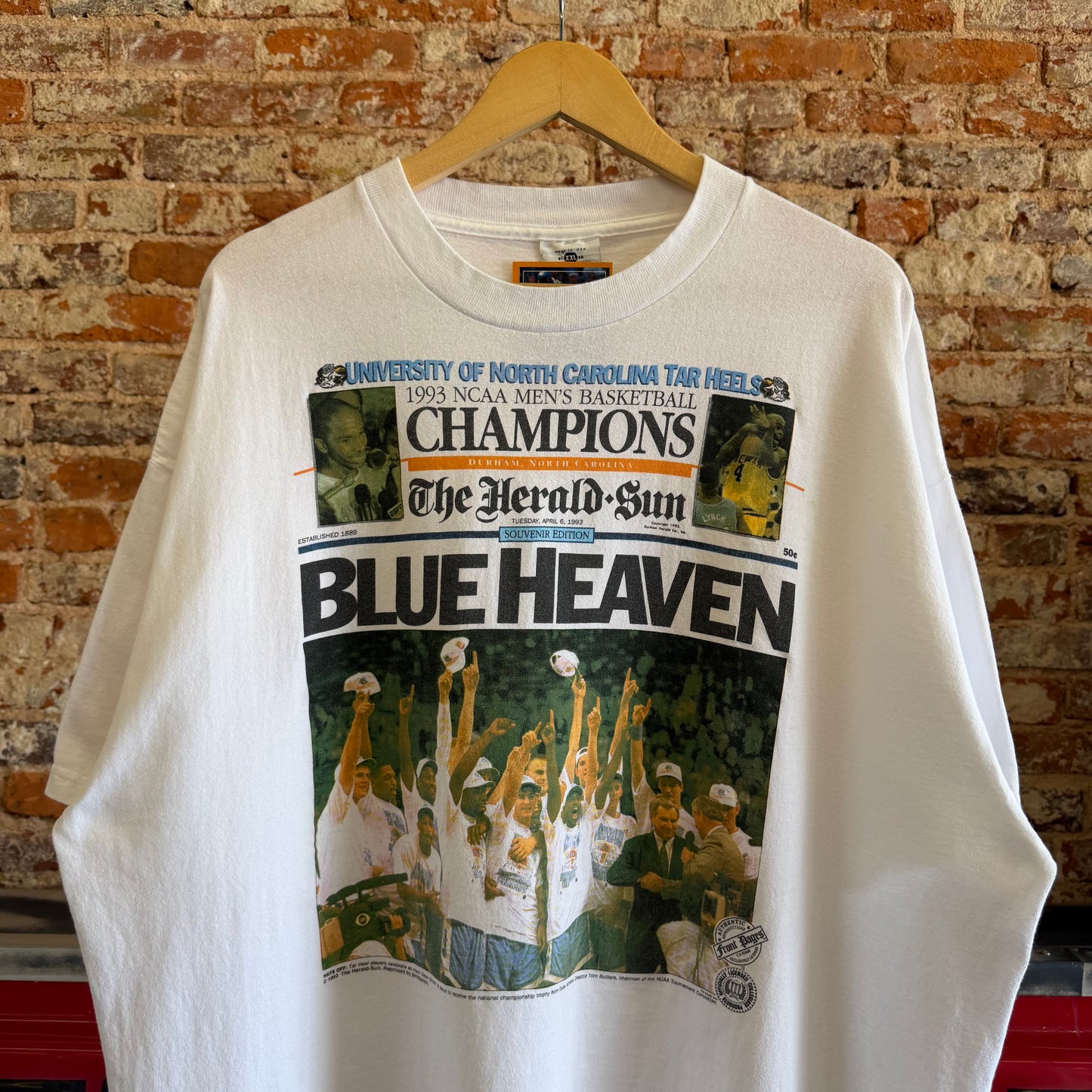 1993 UNC Tarheels NCAA Men’s Basketball Champs Newspaper T-Shirt XXL