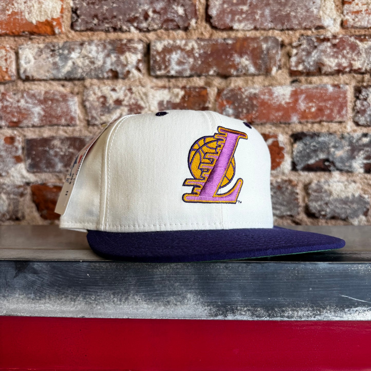 90’s Los Angeles Lakers New Era Fitted Hat 7 1/4