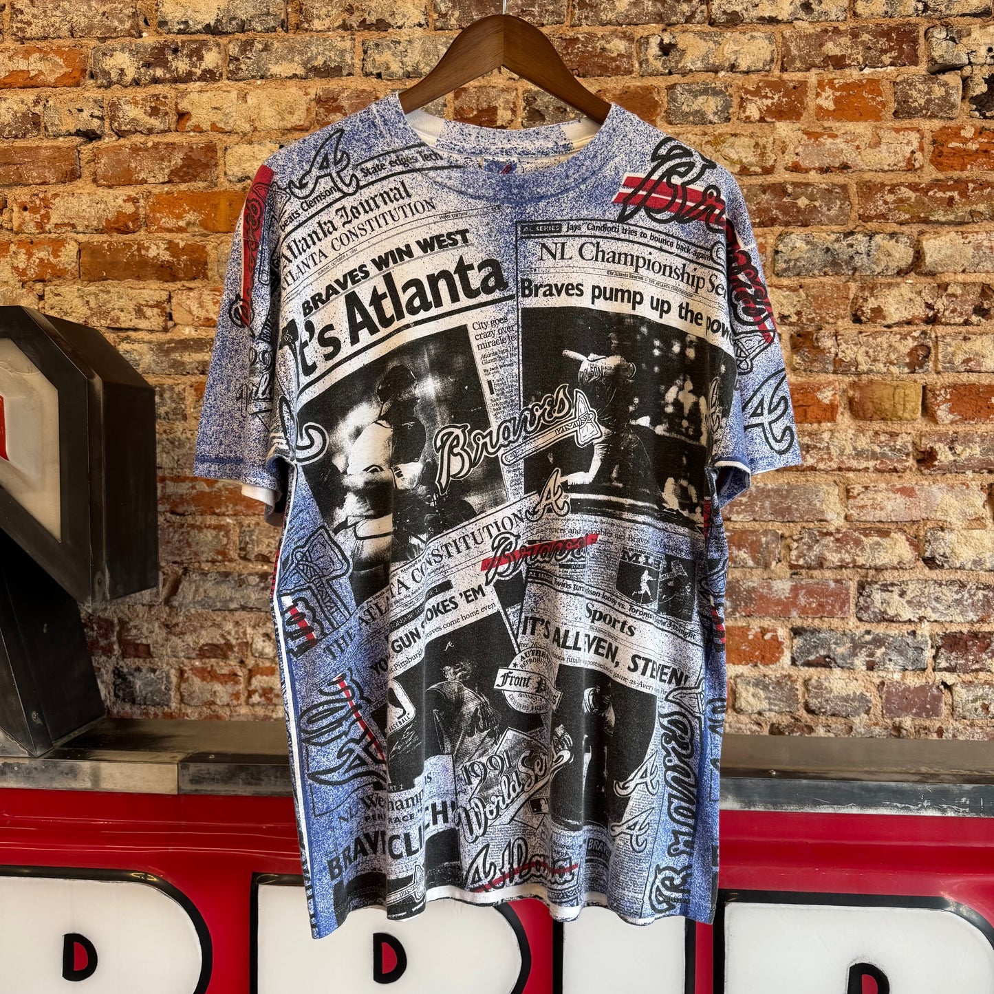 1994 Atlanta Braves AOP Newspaper T-Shirt L