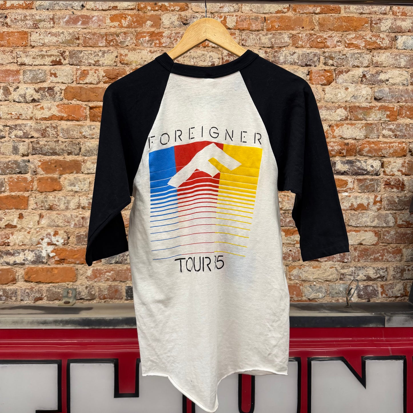 1985 Foreigner “Agent Provocateur” Raglan Shirt Size M