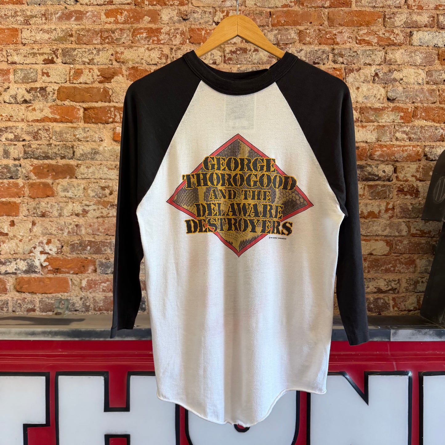 1985 George Thorogood and The Delaware Destroyers “Maverick” Tour Raglan Size L