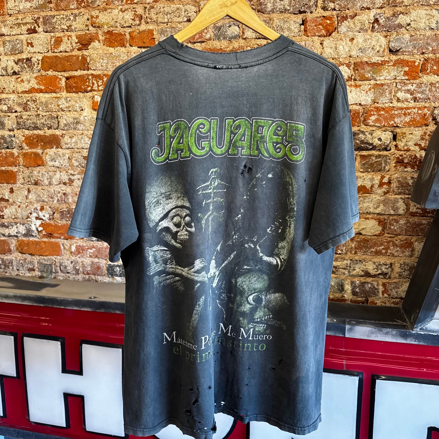 Early 2000s Jaguares “Mántenme Porque Me Muero” El Primer Instinto T-Shirt XL
