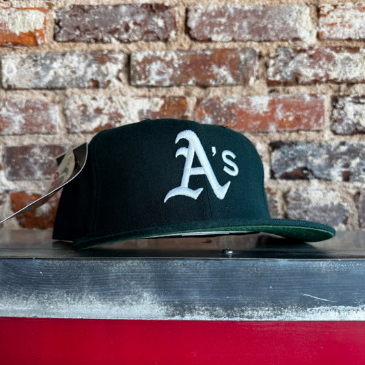 90’s Oakland A’s New Era Fitted Hat 7 1/2